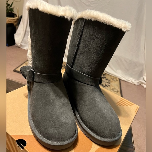 SOLD!!! 8 Koolaburra by UGG Arlena Short Boot Gray Side Bow - Picture 14 of 14
